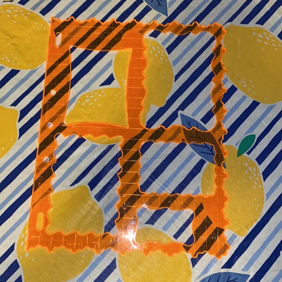 Fiskars - Stencils - Picture 3 of 6